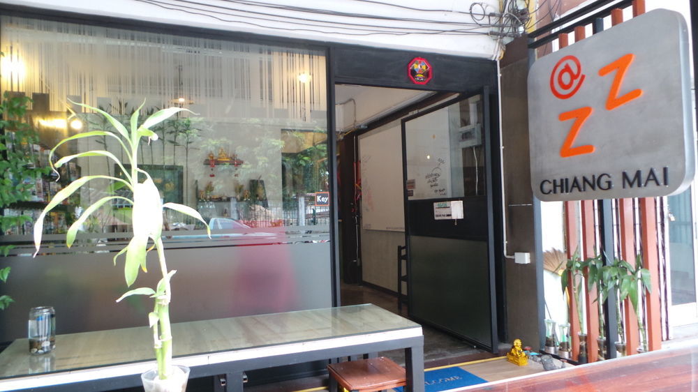 Zzhouse Hotel Chiang Mai Exterior foto